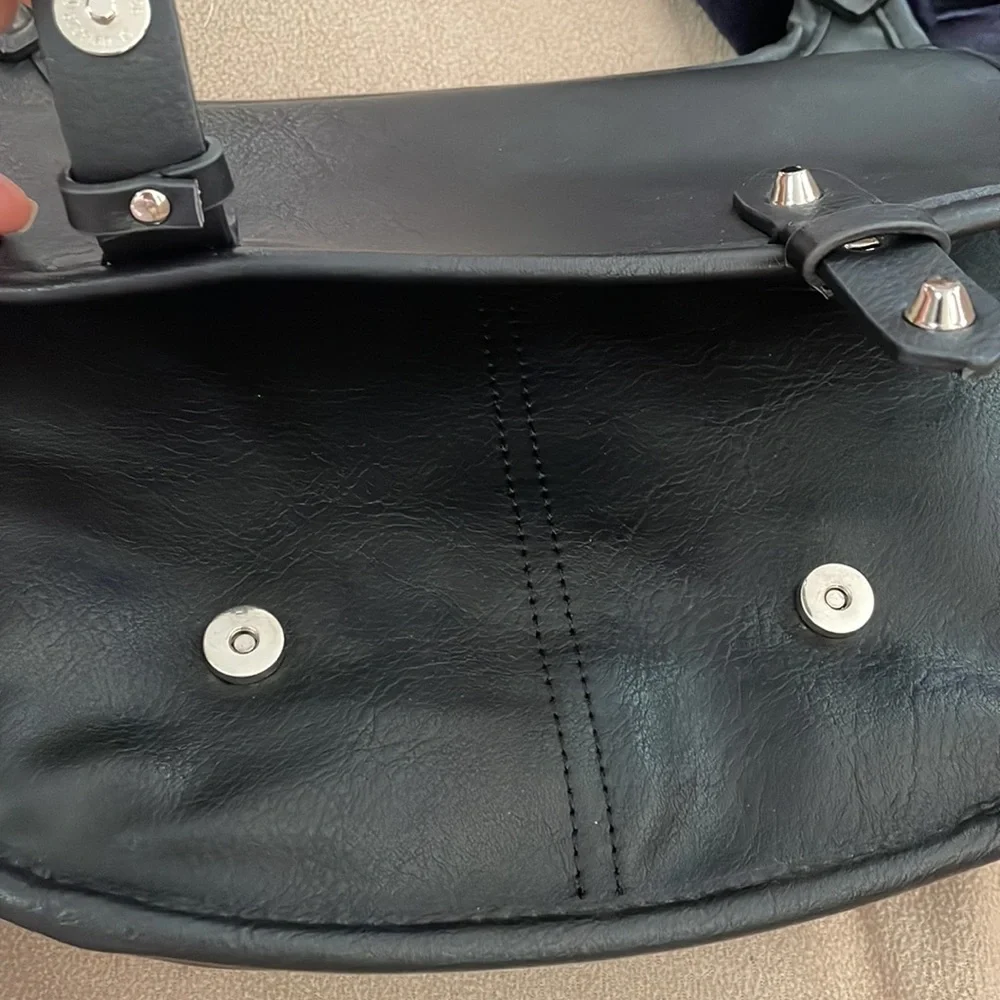 Madden Girl Black crossbody bag